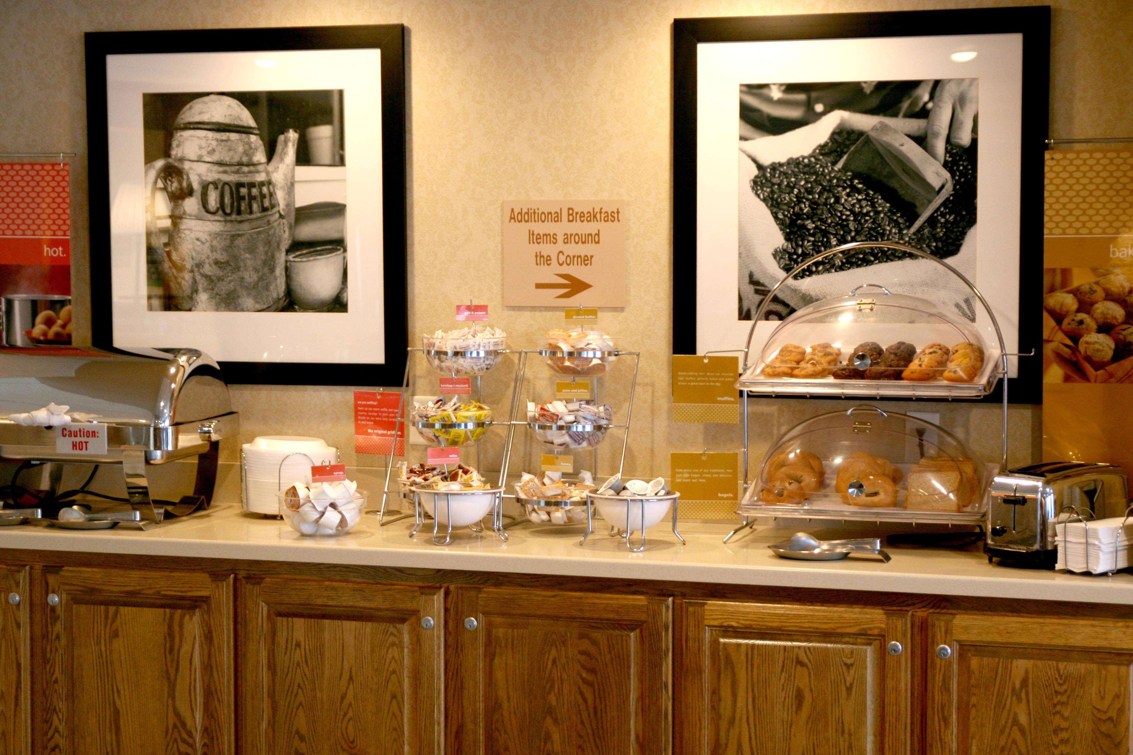Hampton Inn South Heritage Park Lincoln Restaurant photo